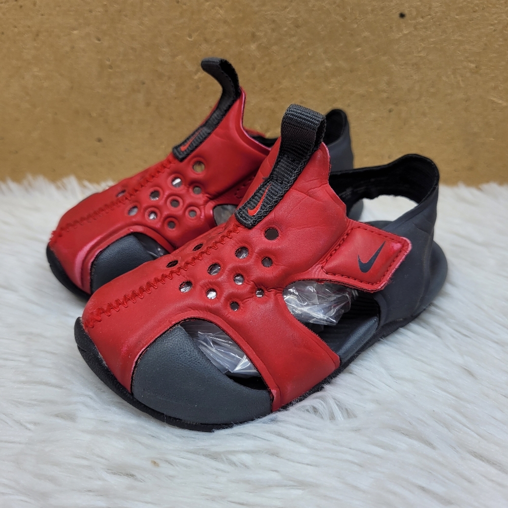 Nike Kids Red and Black Sunray Protect 2 - Size 5C/11 cm